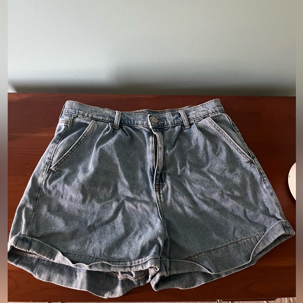 AMERICAN EAGLE Light Wash Mom Shorts SIZE 12